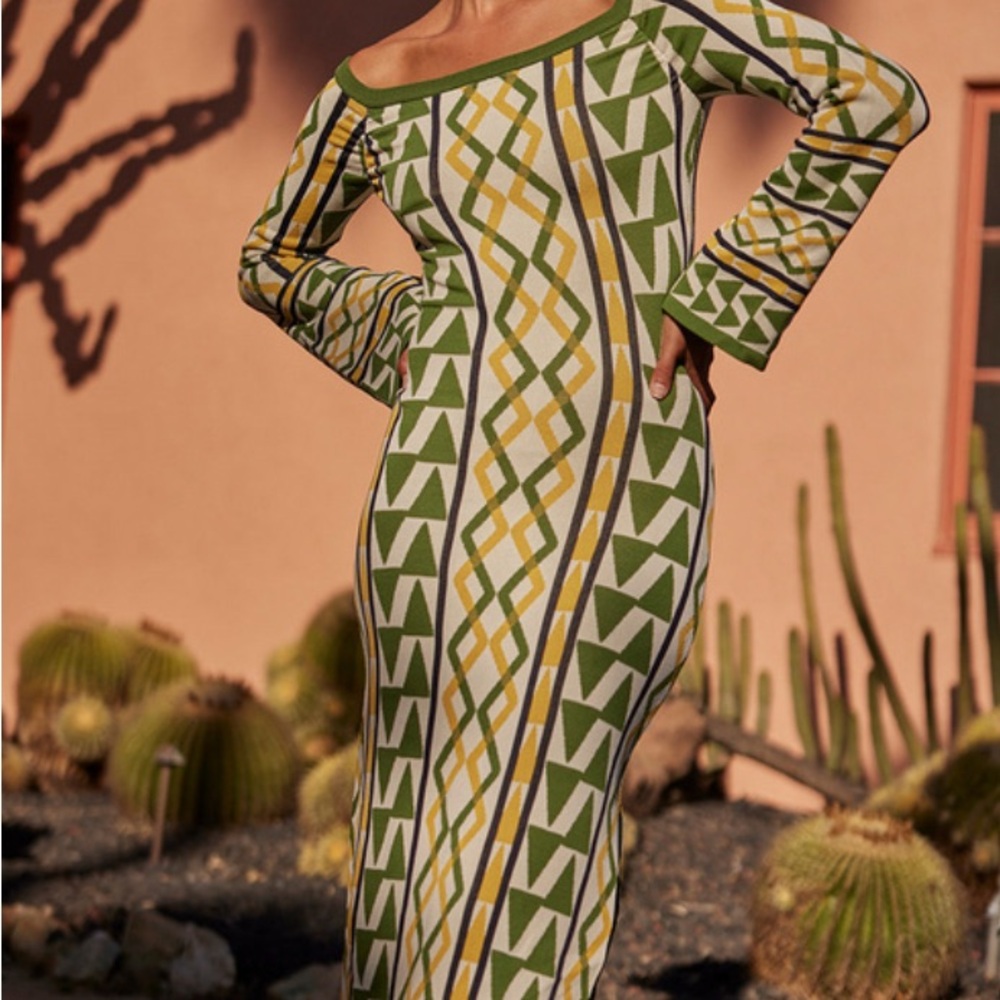 *NWOT* MISA Green Dress Limoncello Off-Shoulder Fitted Knitted Geo Dress 💚🔆